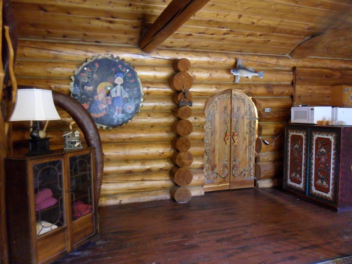 Summit River Lodge & Campsites Valemount Exterior foto