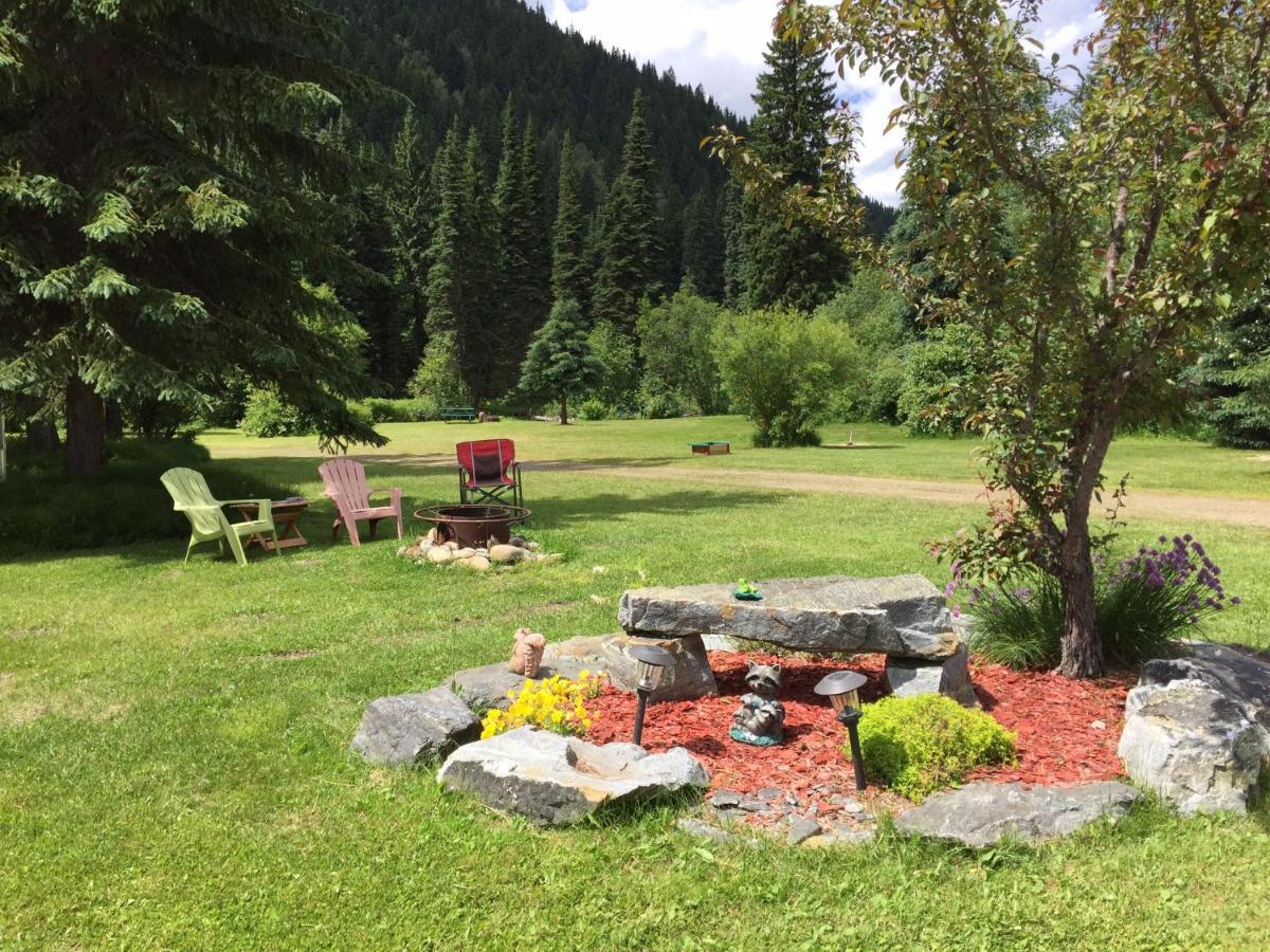 Summit River Lodge & Campsites Valemount Exterior foto