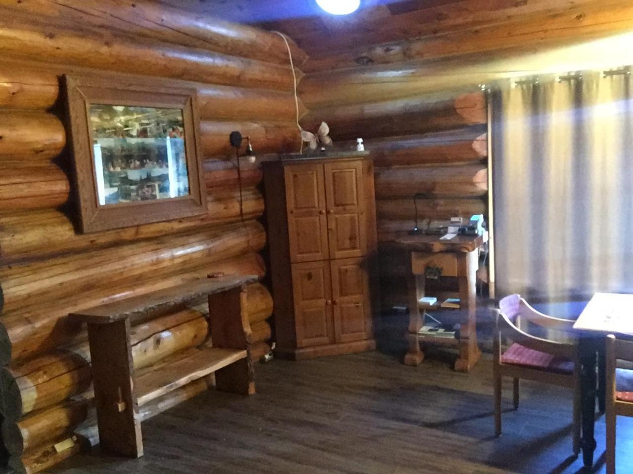 Summit River Lodge & Campsites Valemount Exterior foto