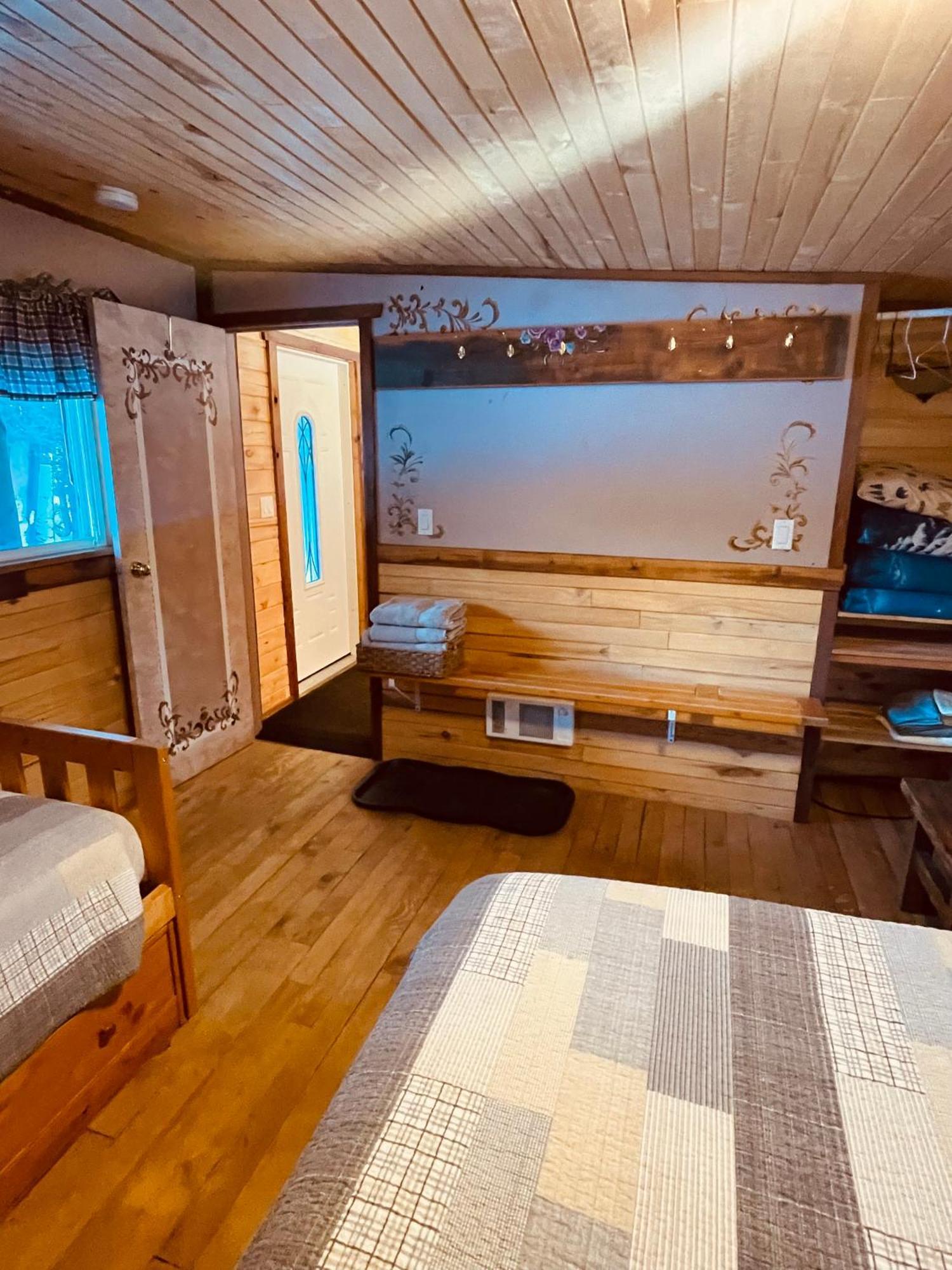 Summit River Lodge & Campsites Valemount Exterior foto